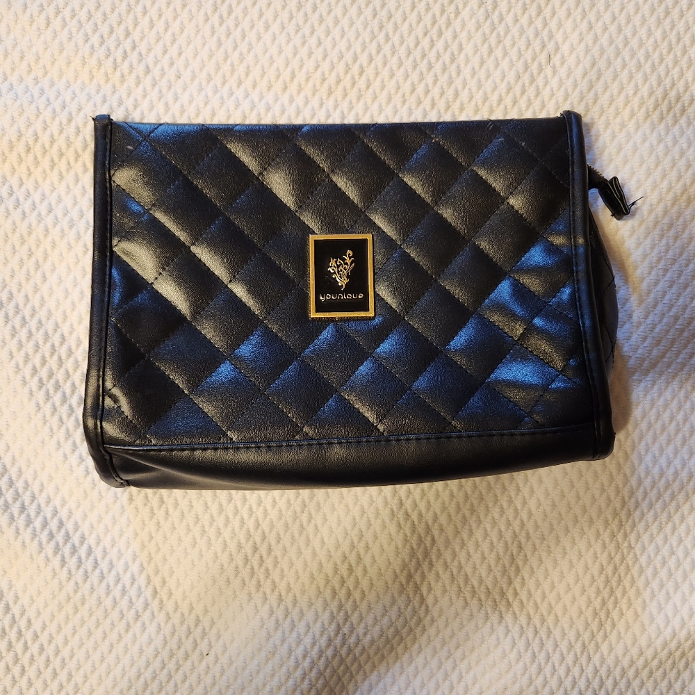MAKE UP CASE